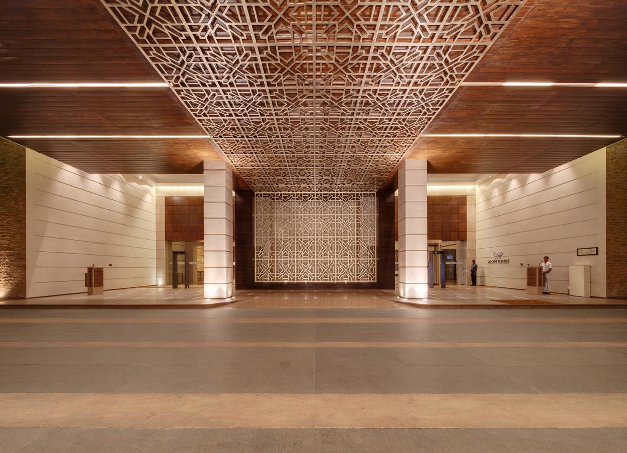 Balaji Sarovar Premiere Solapur Bagian luar foto